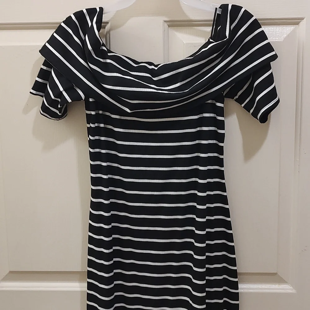 Off Shoulder JC dress - Picture 5 of 7